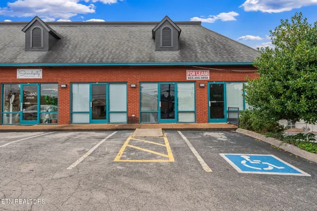 $2,950 | 5034 North Broadway Street, Knoxville, TN 37918