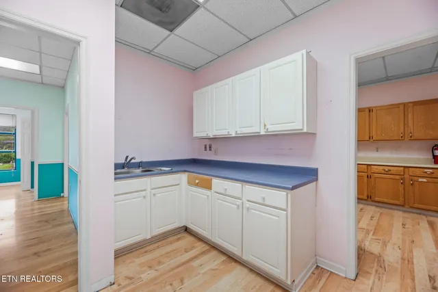 $2,950 | 5034 North Broadway Street, Knoxville, TN 37918