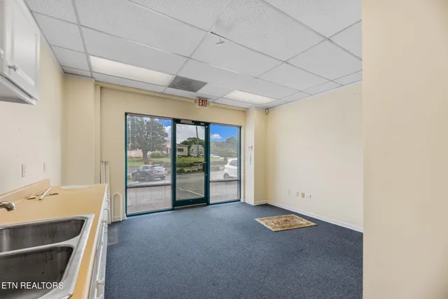 $2,950 | 5034 North Broadway Street, Knoxville, TN 37918