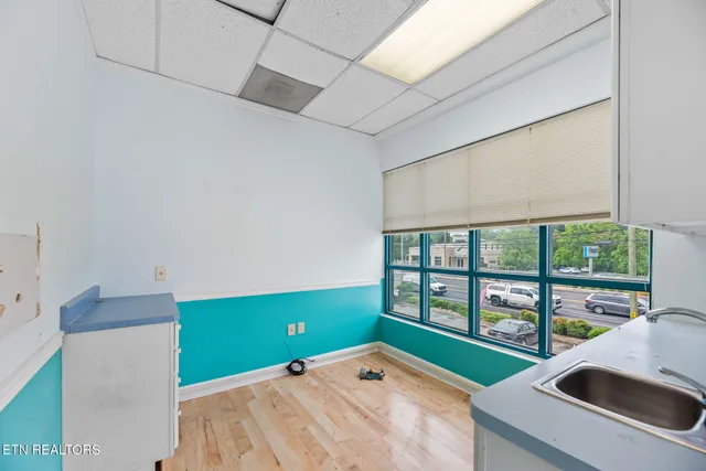 $2,950 | 5034 North Broadway Street, Knoxville, TN 37918