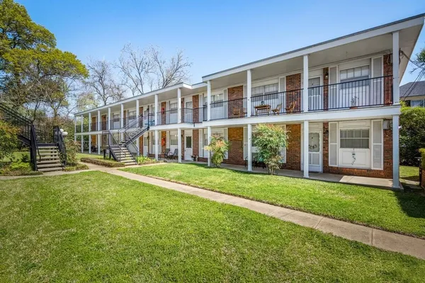 $925 | 401 East Main Street, Unit 5, Brenham, TX 77833