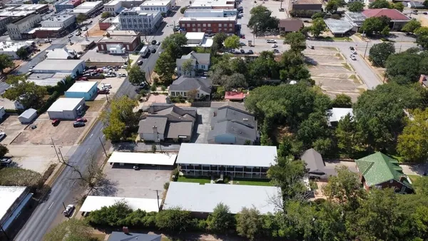 $925 | 401 East Main Street, Unit 5, Brenham, TX 77833