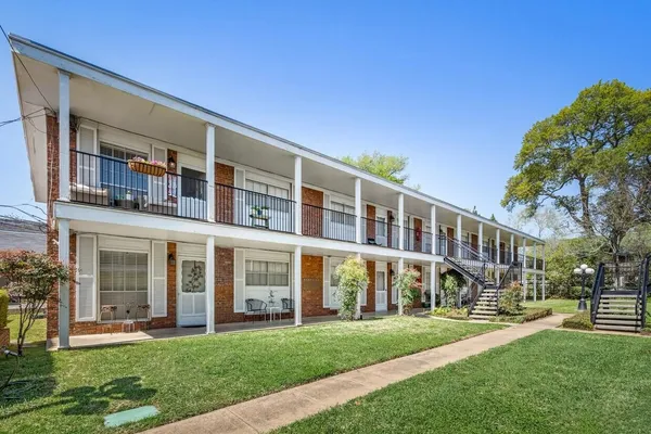 $925 | 401 East Main Street, Unit 5, Brenham, TX 77833