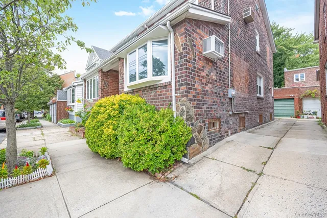 $848,000 | 61-15 63rd Street | Middle Village