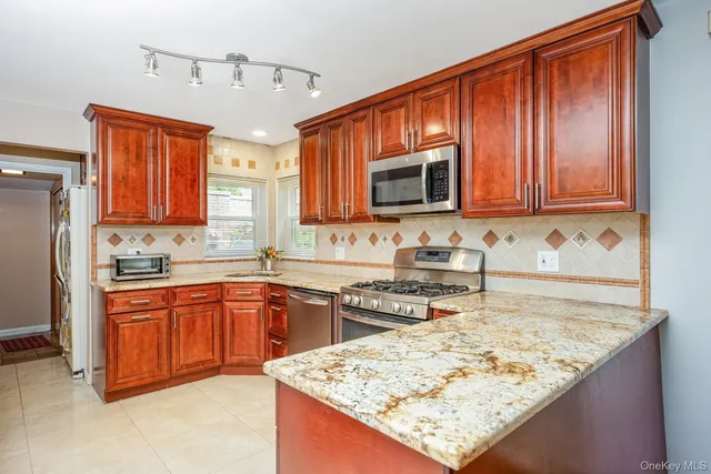 $848,000 | 61-15 63rd Street | Middle Village