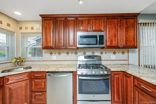 $848,000 | 61-15 63rd Street | Middle Village