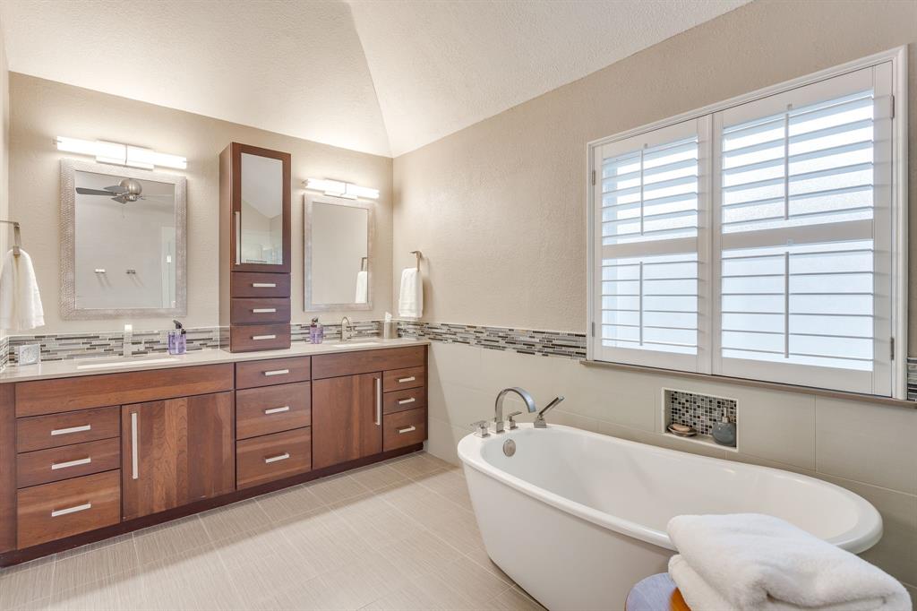 1236 Rio Grande Drive Benbrook, TX 76126 - Photo 18 of 38