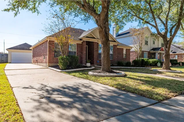 $2,250 | 1423 Sand Lake Lane, Richmond, TX 77407