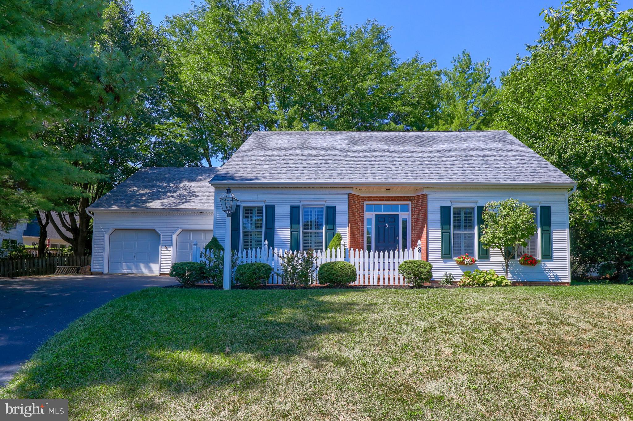 8 Regency Court Lititz, PA 17543 - Photo 1 of 33 Charming Cape Cod in the heart of Manheim Twp