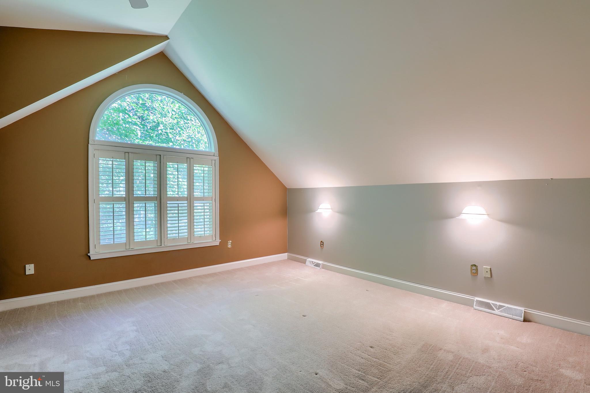 8 Regency Court Lititz, PA 17543 - Photo 20 of 33 Upper level - owner's bedroom