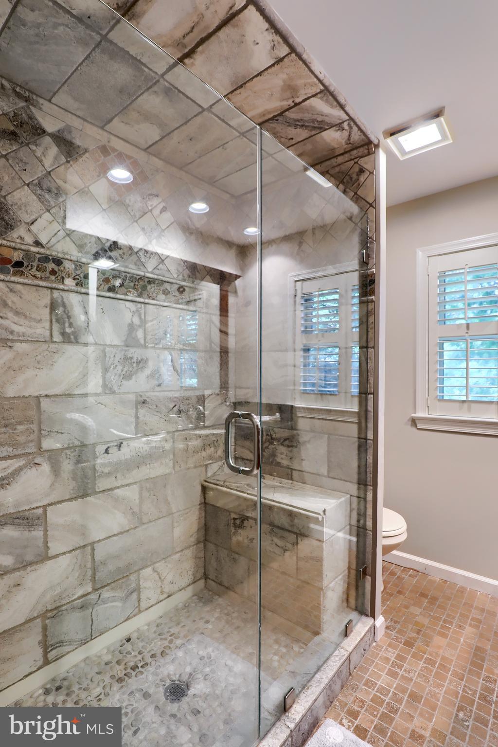 8 Regency Court Lititz, PA 17543 - Photo 24 of 33 Upper level - Owner's bath