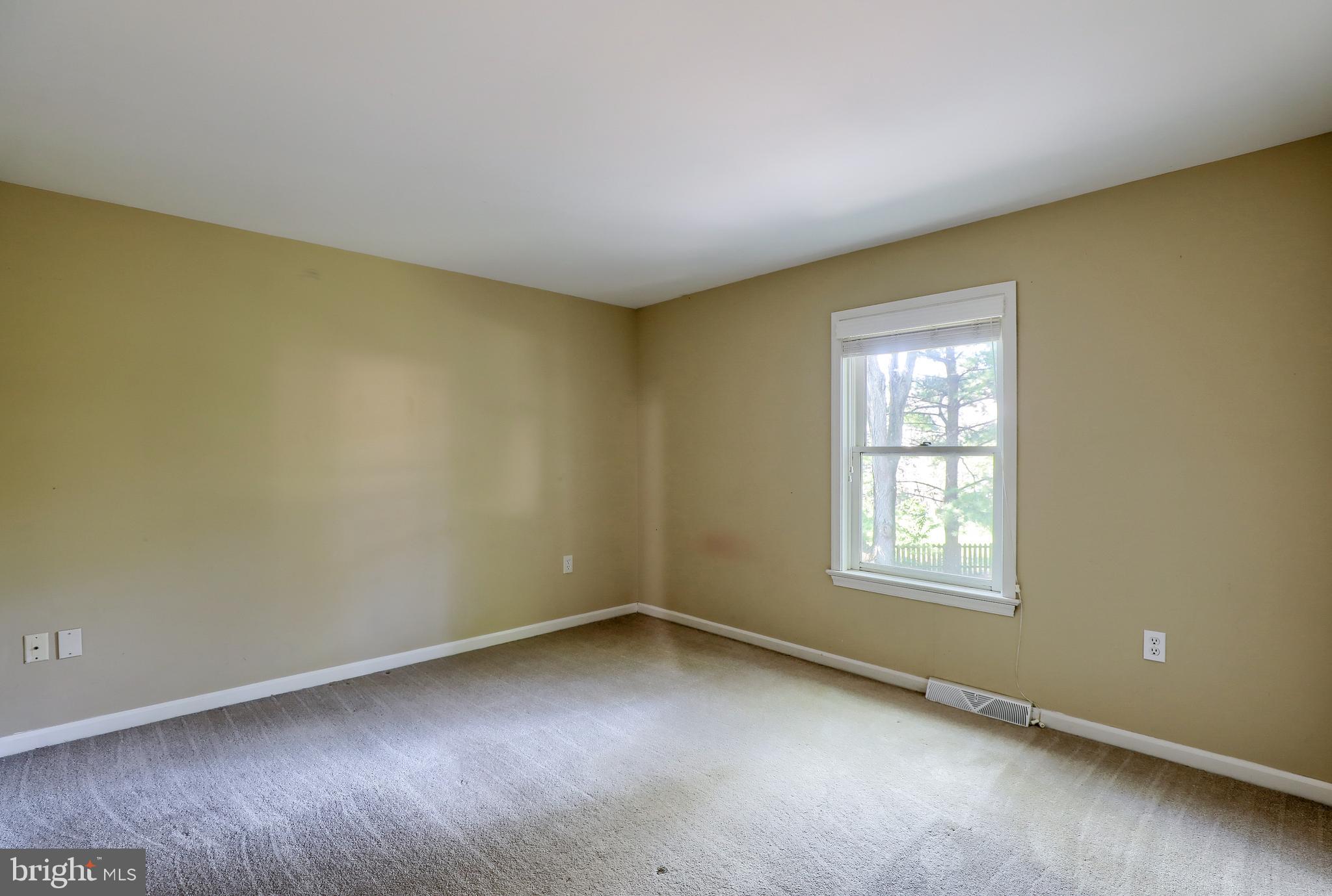 8 Regency Court Lititz, PA 17543 - Photo 28 of 33 Upper level - Bedroom 3
