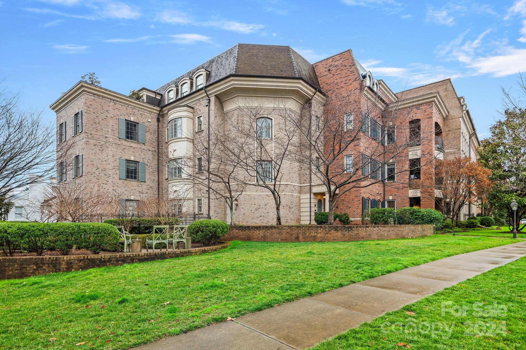 154 Cherokee Road Charlotte, NC 28207 - Photo 1 of 39 Gallery Image 1