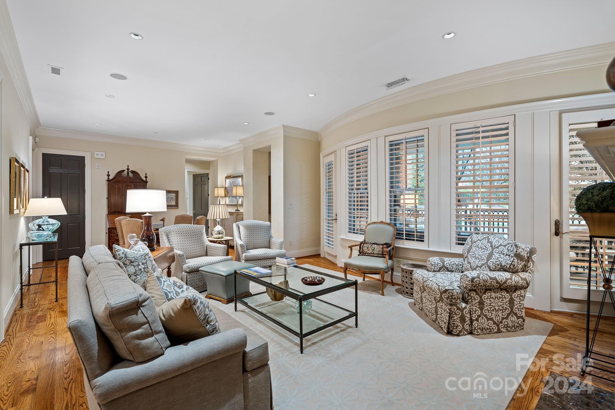 154 Cherokee Road Charlotte, NC 28207 - Photo 11 of 39 Gallery Image 11
