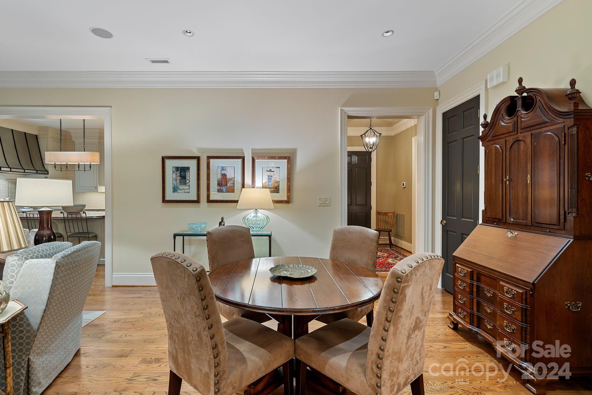154 Cherokee Road Charlotte, NC 28207 - Photo 12 of 39 Gallery Image 12