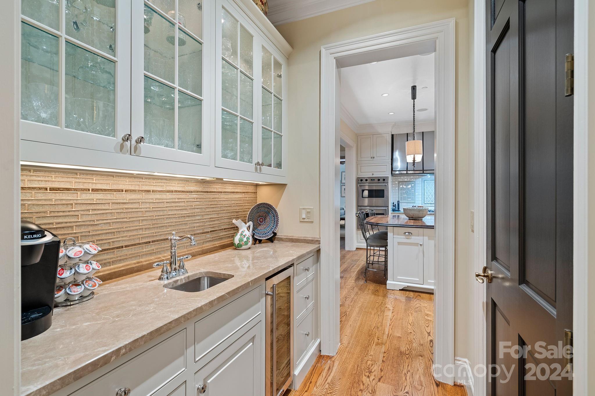 154 Cherokee Road Charlotte, NC 28207 - Photo 16 of 39 Gallery Image 16