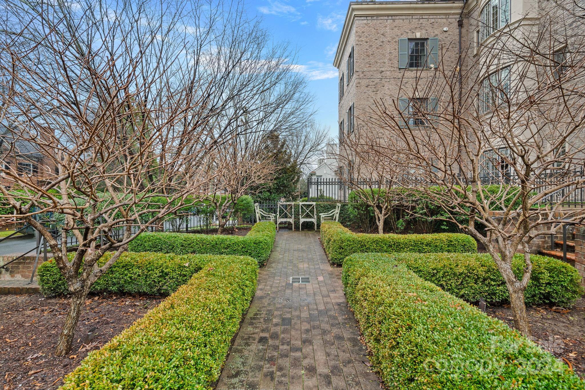 154 Cherokee Road Charlotte, NC 28207 - Photo 30 of 39 Gallery Image 30