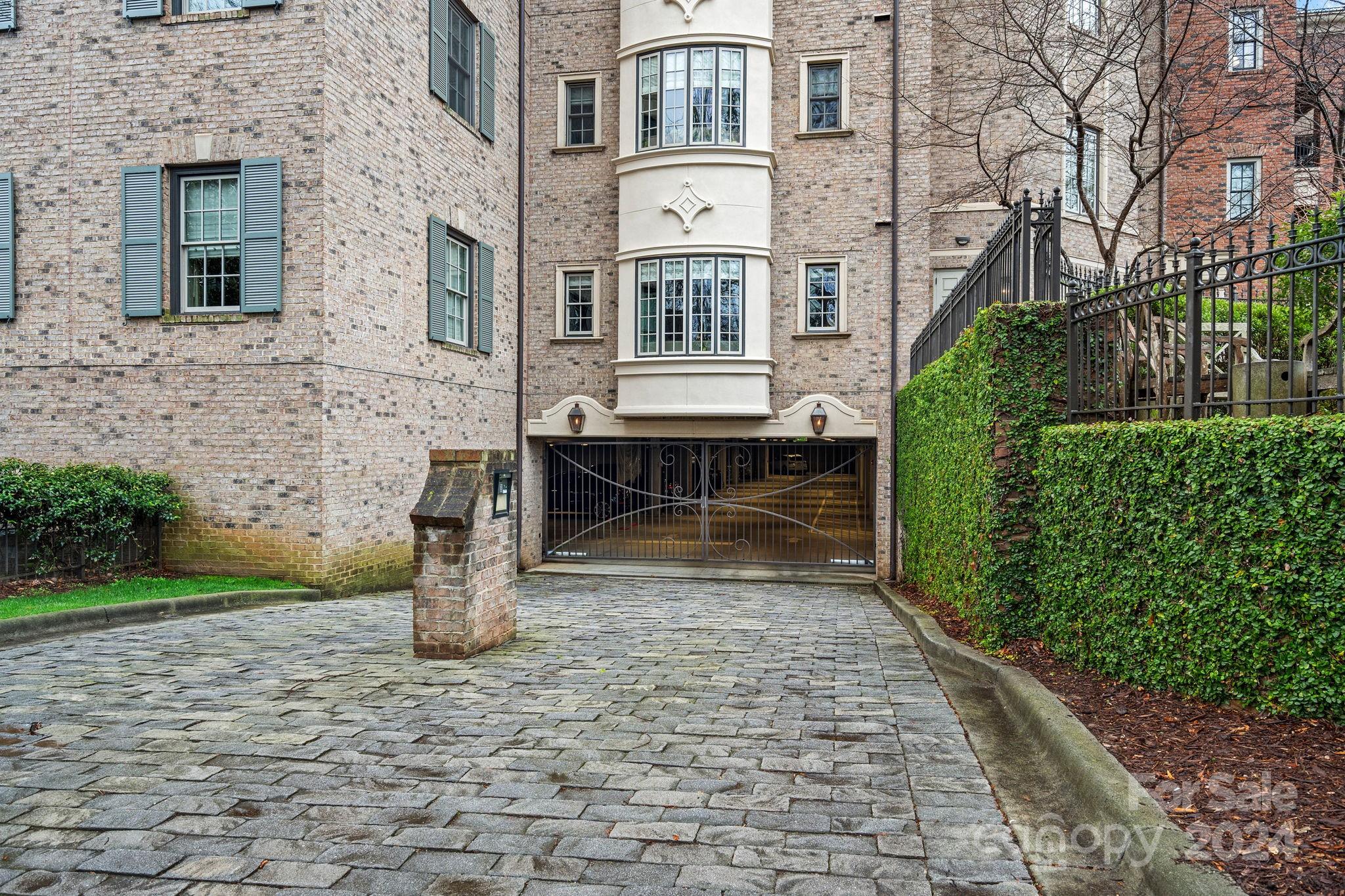 154 Cherokee Road Charlotte, NC 28207 - Photo 32 of 39 Gallery Image 32