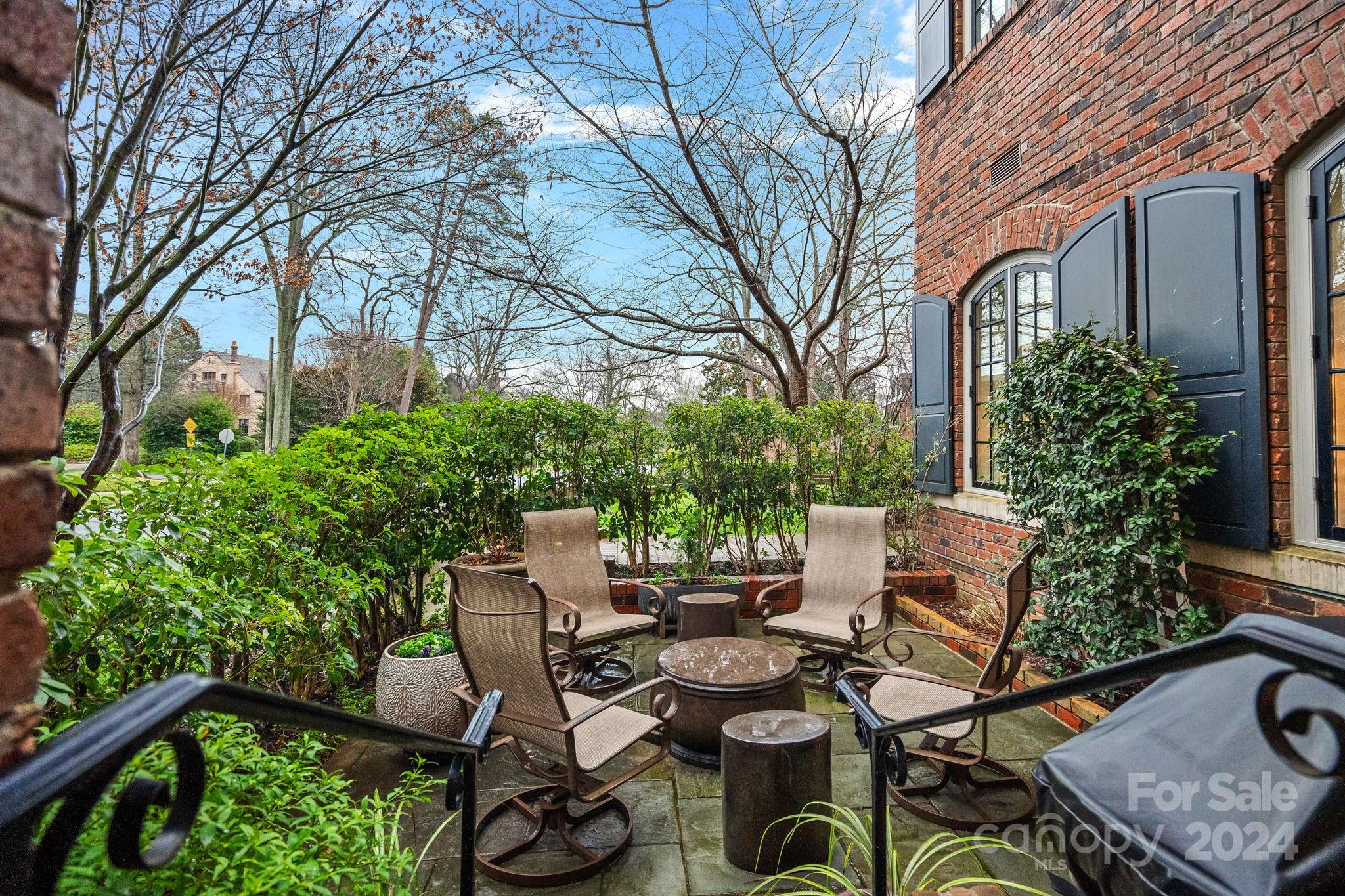 154 Cherokee Road Charlotte, NC 28207 - Photo 35 of 39 Gallery Image 35