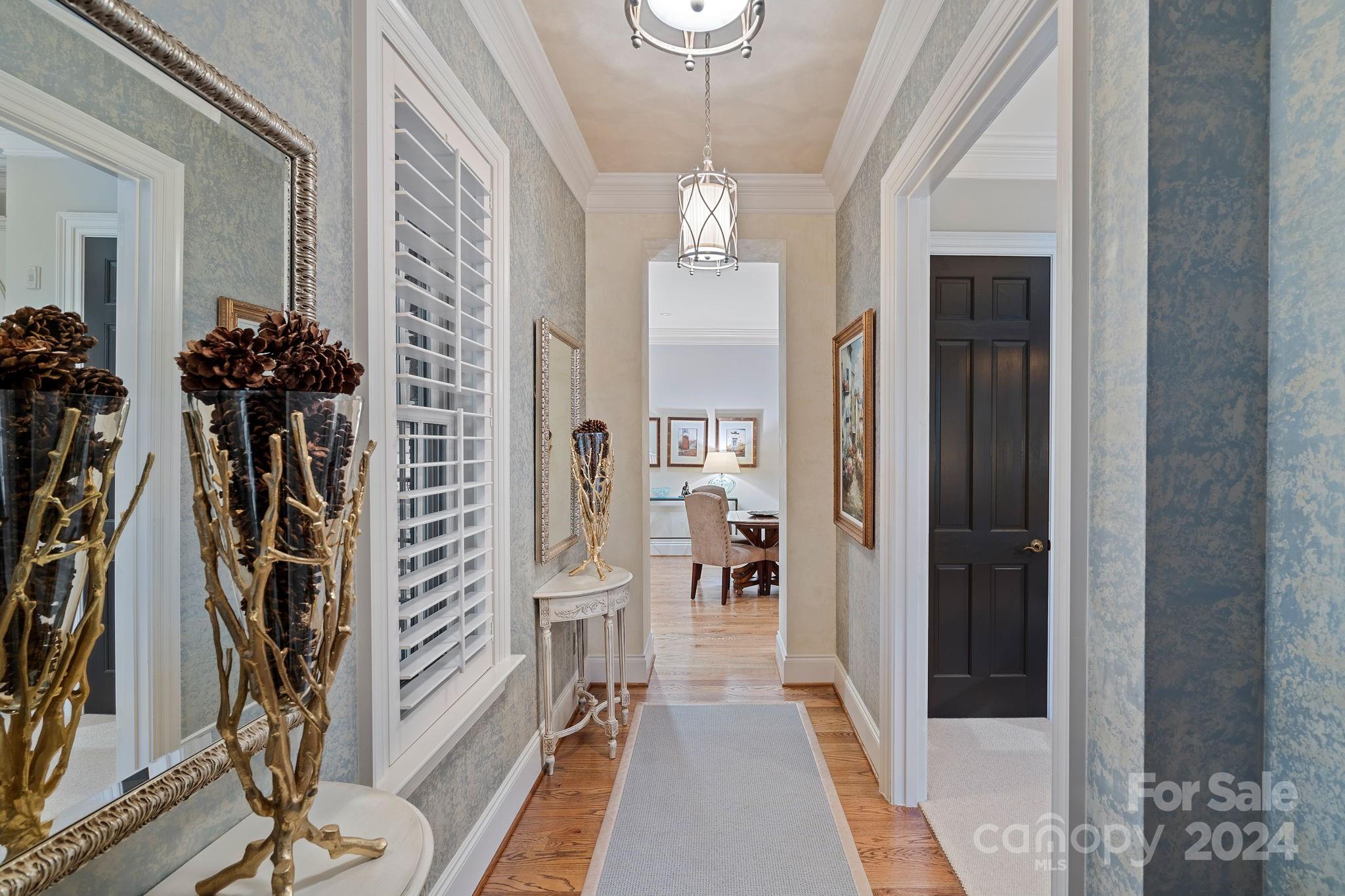 154 Cherokee Road Charlotte, NC 28207 - Photo 4 of 39 Gallery Image 4
