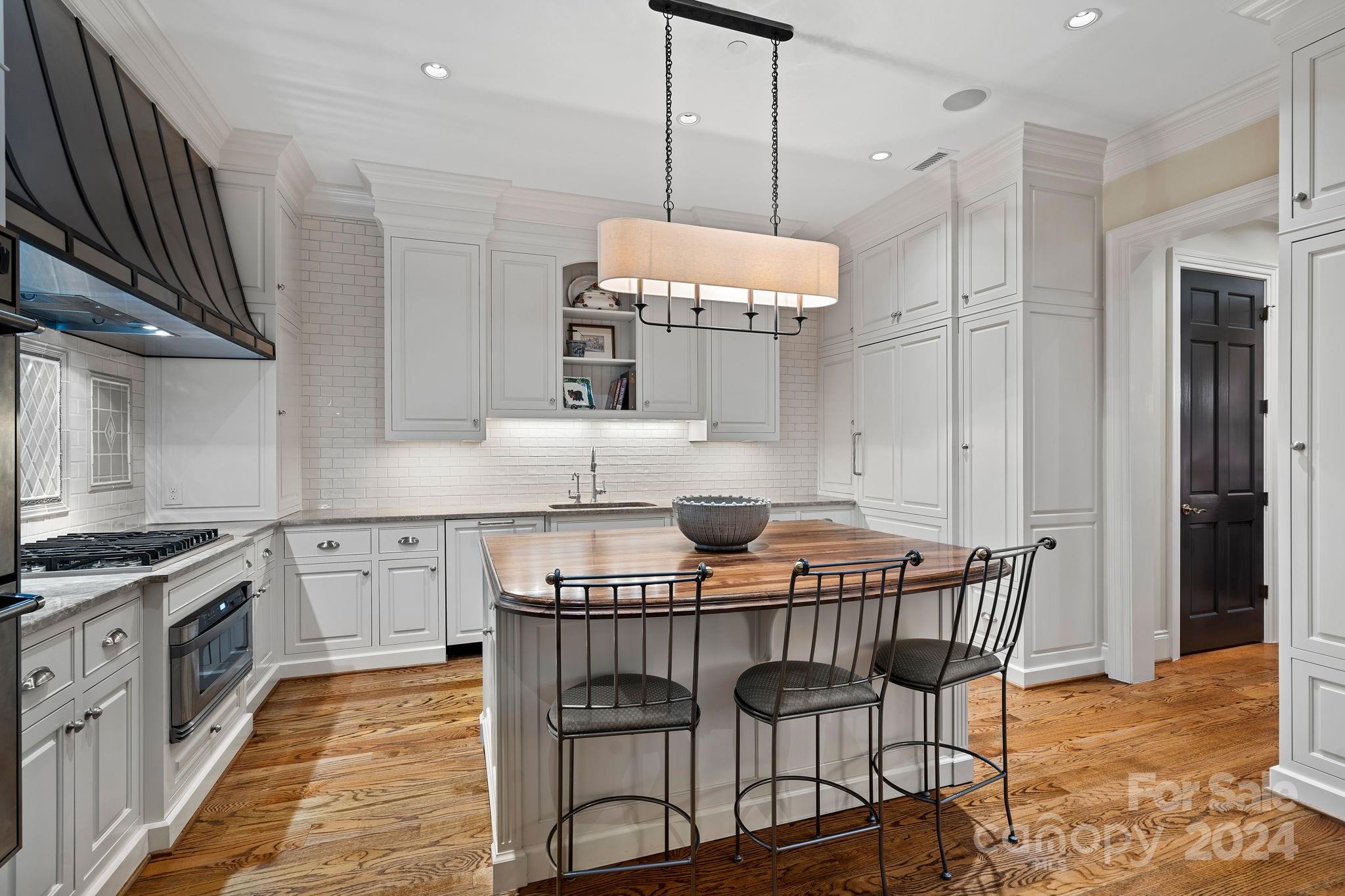 154 Cherokee Road Charlotte, NC 28207 - Photo 5 of 39 Gallery Image 5