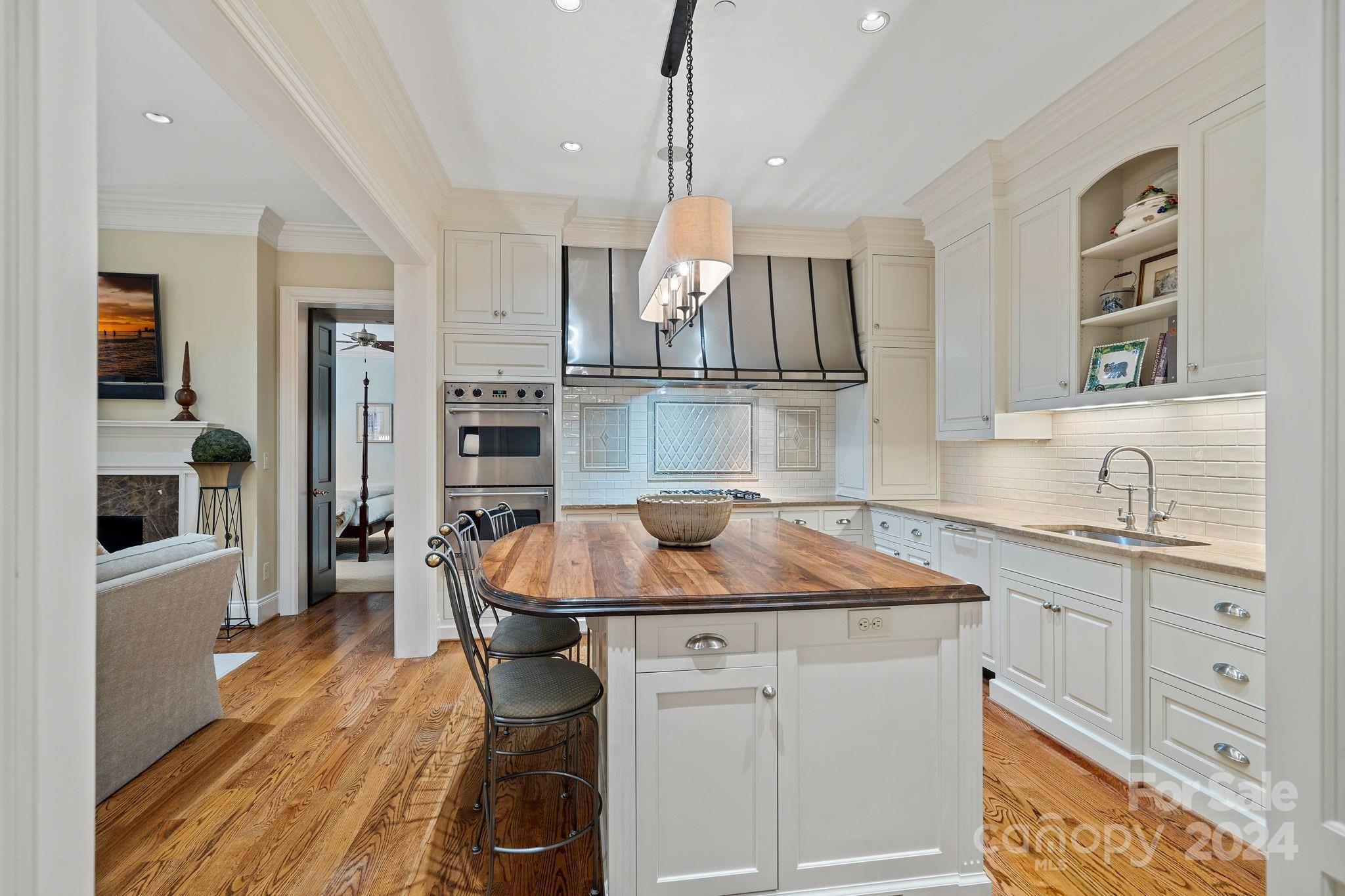 154 Cherokee Road Charlotte, NC 28207 - Photo 7 of 39 Gallery Image 7