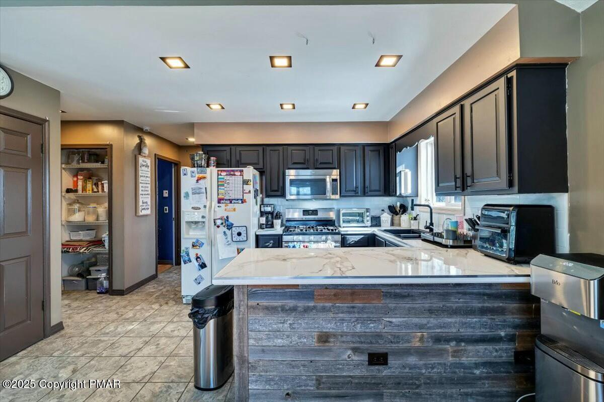 240 Woodcock Road Bushkill, PA 18324 - Photo 23 of 41 tempImageuAOnx6