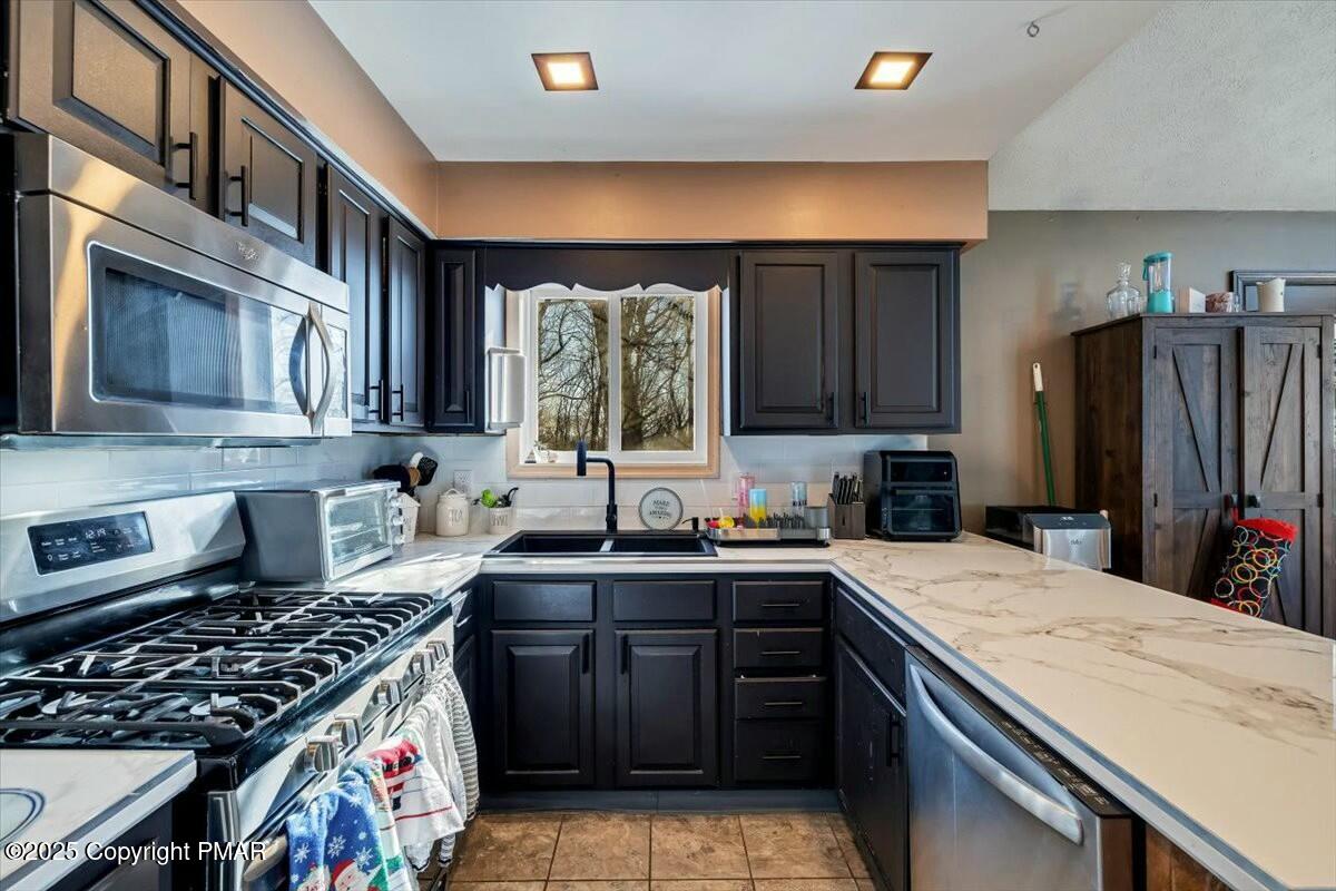 240 Woodcock Road Bushkill, PA 18324 - Photo 24 of 41 tempImagec0vdUf