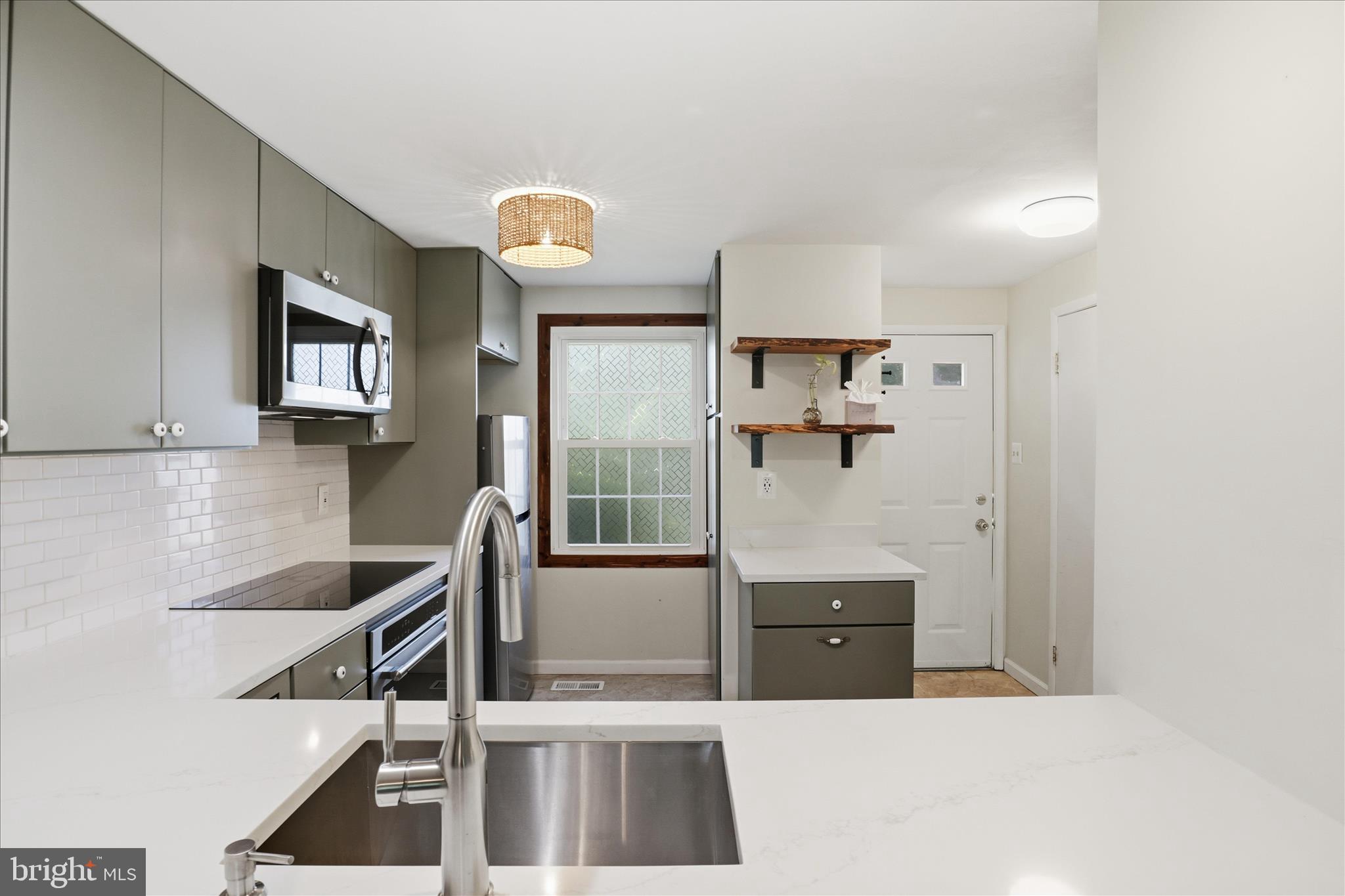 1660 Harvest Green Court Reston, VA 20194 - Photo 8 of 36