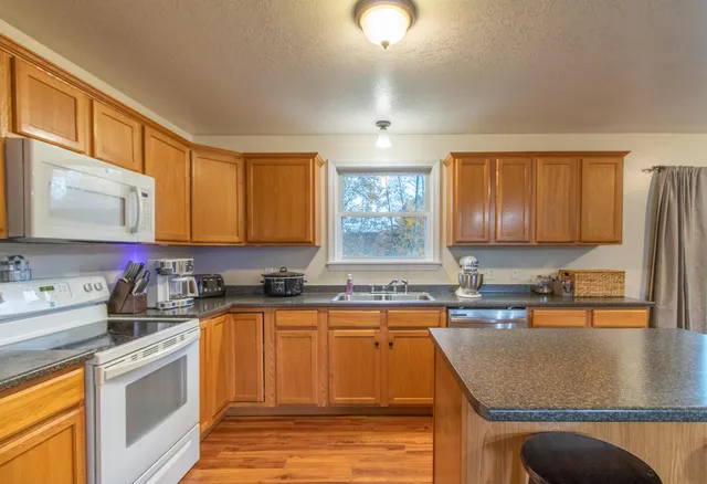 $289,900 | 6455 Vermont Rte 100, Troy, VT 05868