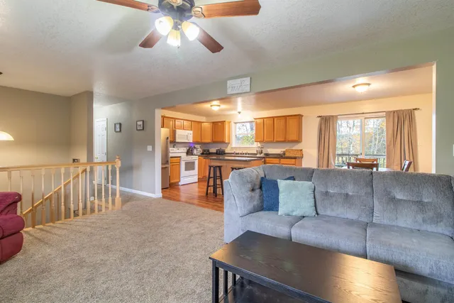 $289,900 | 6455 Vermont Rte 100, Troy, VT 05868