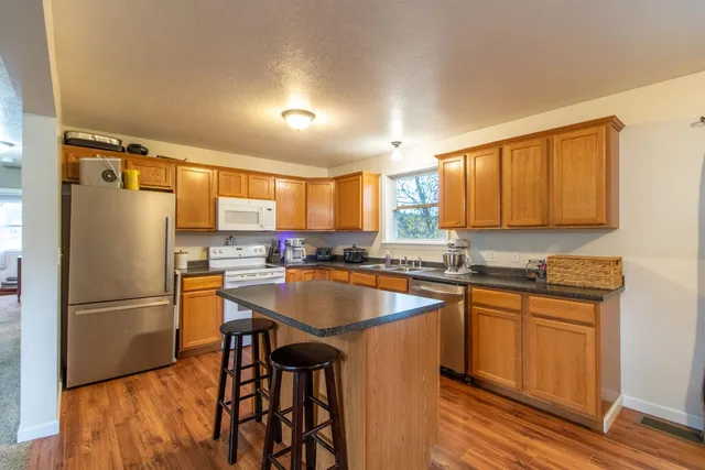 $289,900 | 6455 Vermont Rte 100, Troy, VT 05868