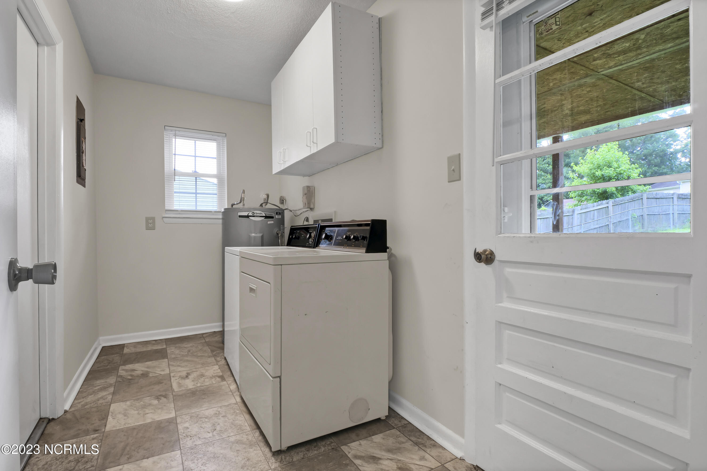 2800 Country Club Road Jacksonville, NC 28546 - Photo 30 of 30 Laundry Room