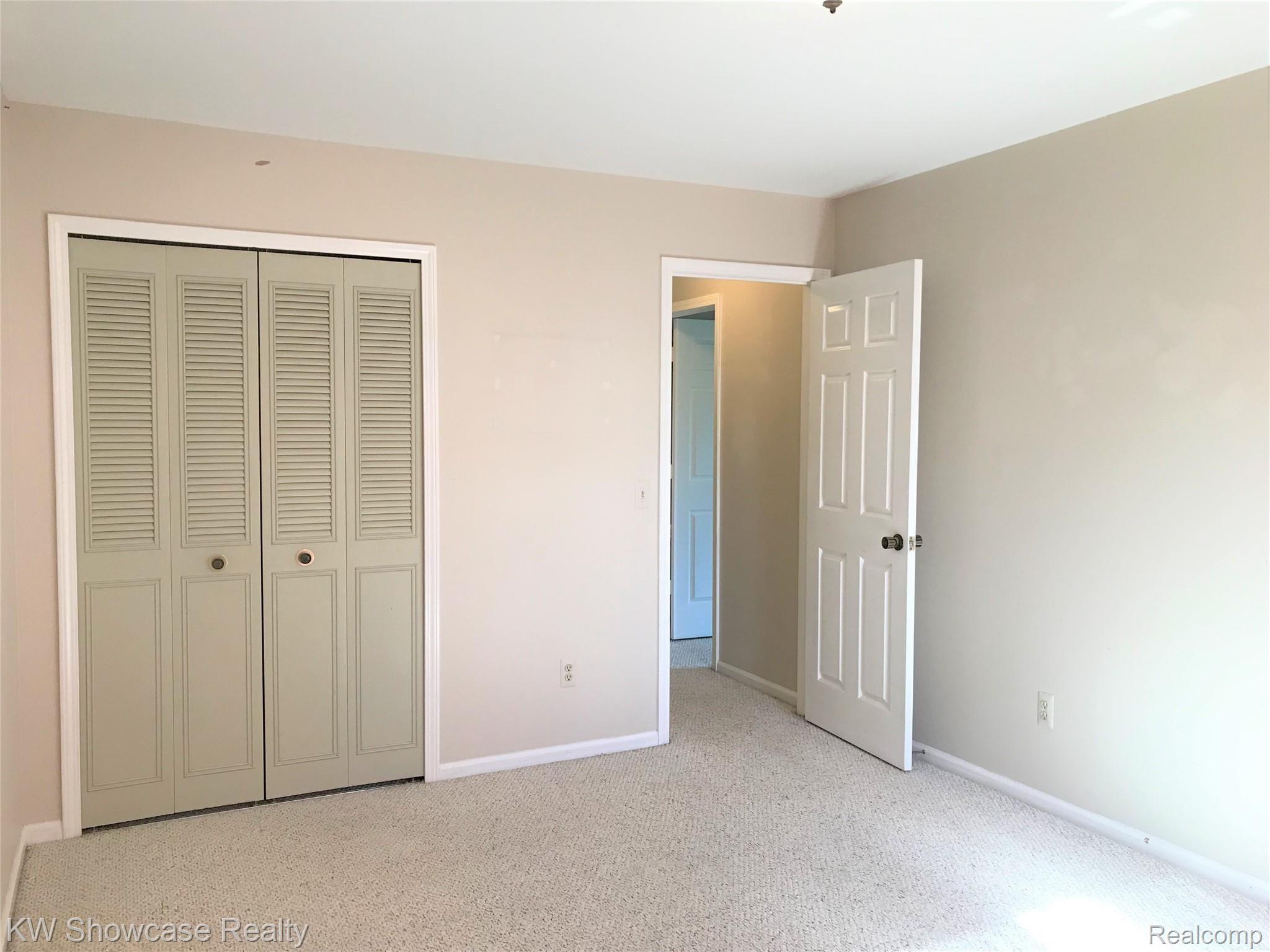 109 Meadow Ln Circle, Unit 3L Rochester, MI 48307 - Photo 14 of 16 IMG_4771.jpg
