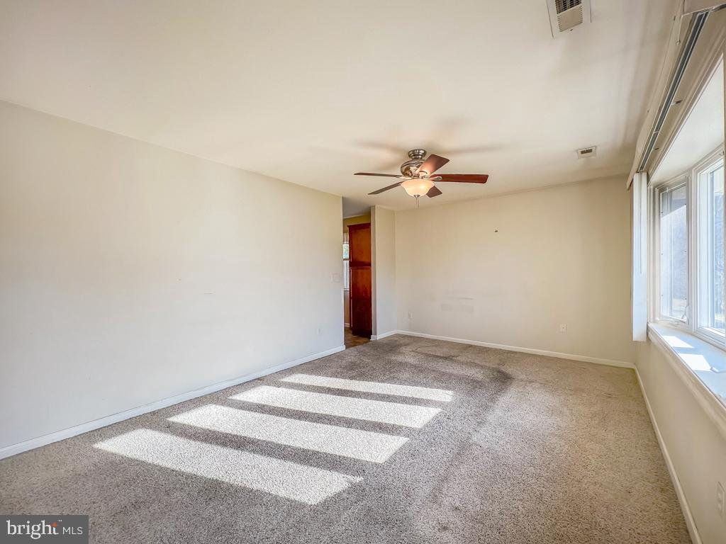 3843 Dresher Road Bensalem, PA 19020 - Photo 16 of 25 Main living room