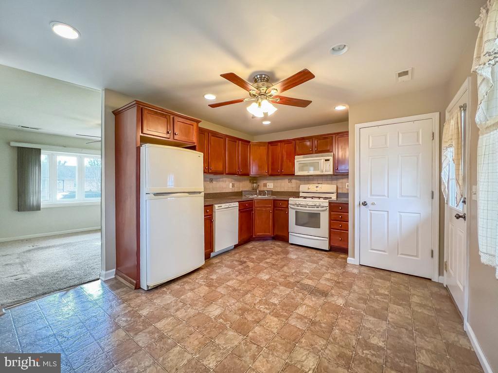 3843 Dresher Road Bensalem, PA 19020 - Photo 4 of 25 Loads of overhead lighting