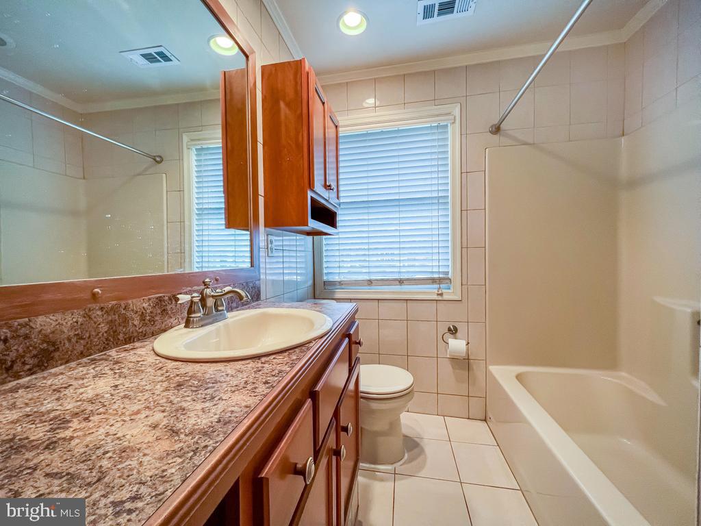 3843 Dresher Road Bensalem, PA 19020 - Photo 9 of 25 Lots of cabinet space