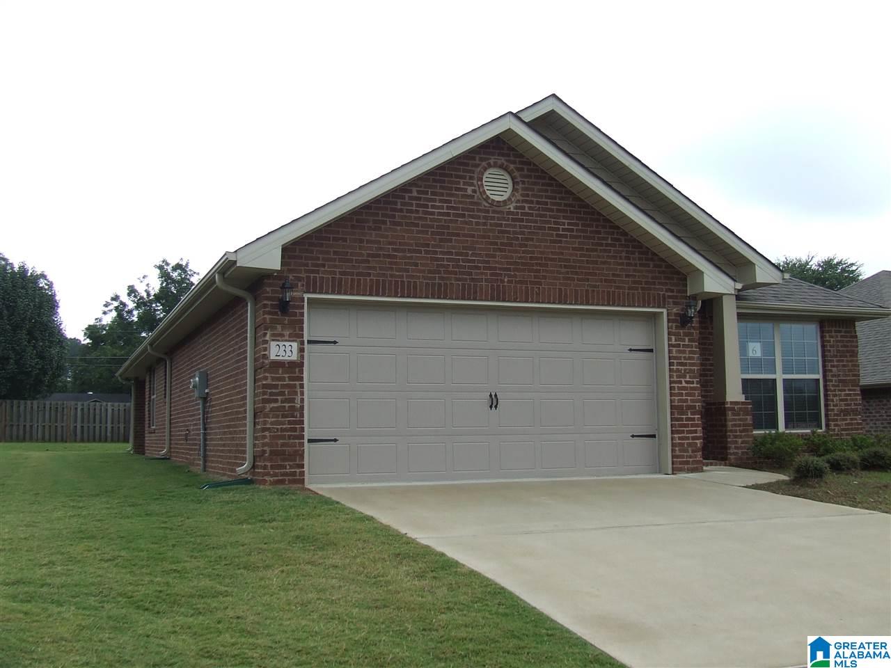 233 Stoney Trail Alabaster, AL 35114 - Photo 2 of 10