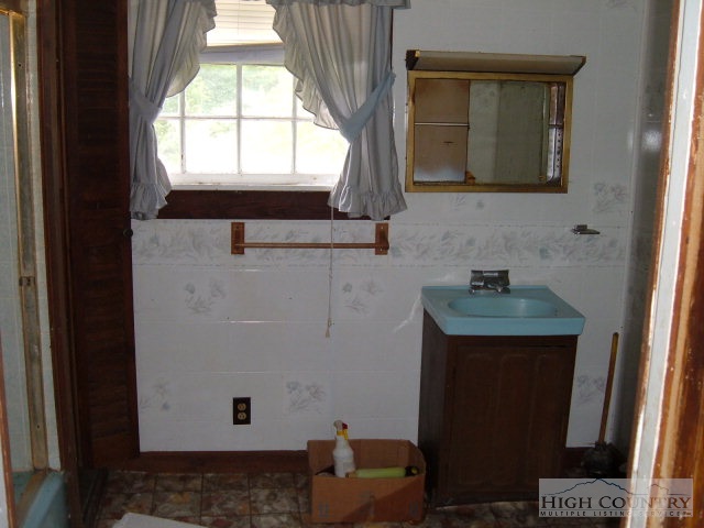 3949 Peoria Road Sugar Grove, NC 28679 - Photo 3 of 18 Gallery Image 3
