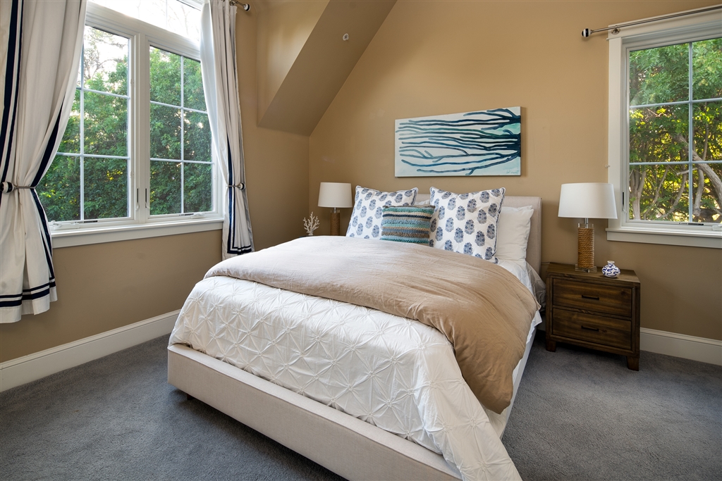 4728 Sun Valley Road Del Mar, CA 92014 - Photo 14 of 25 High ceilings, en suite full bathroom