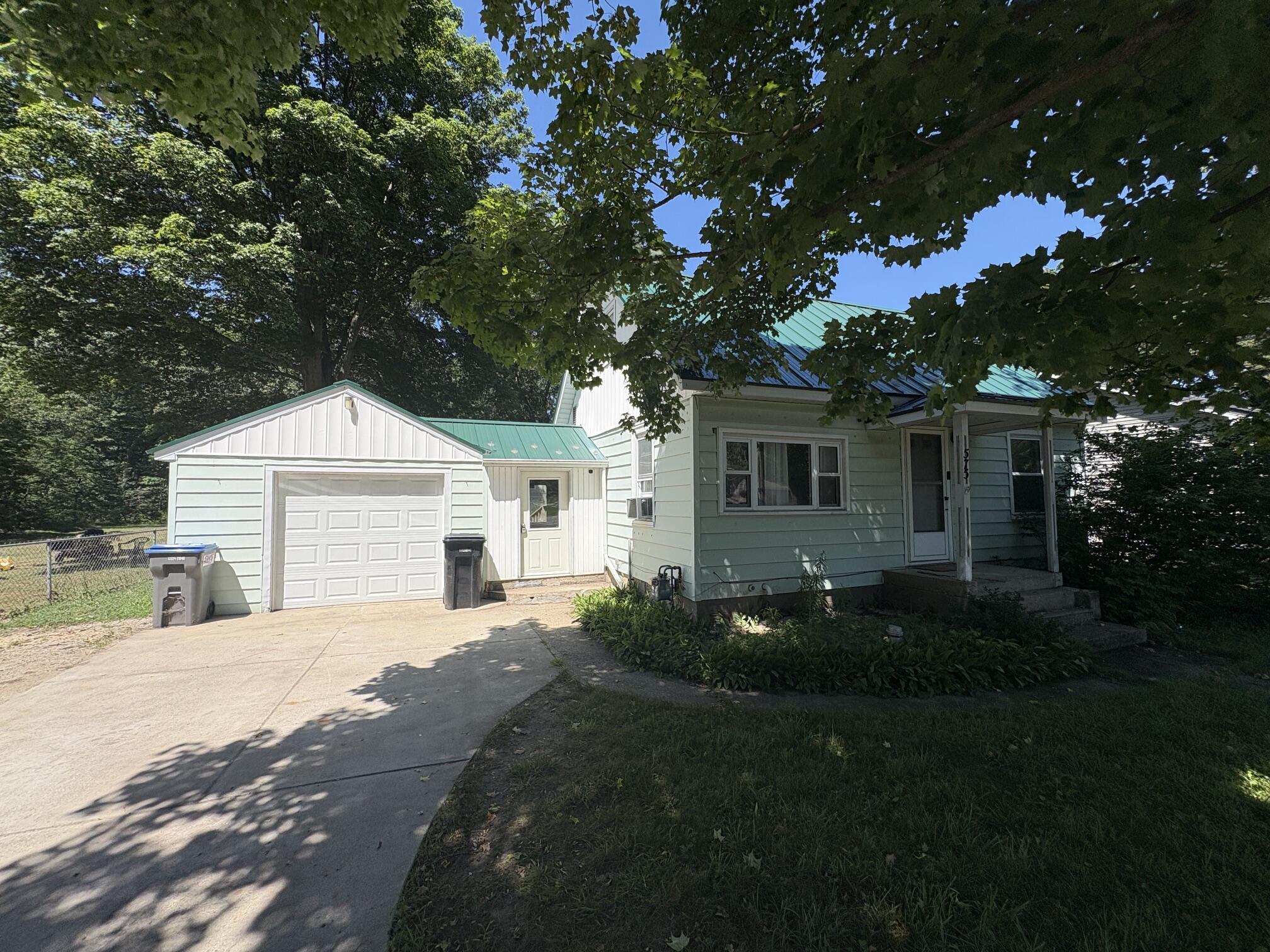 575 South Wolf Lake Road Muskegon, MI 49442 - Photo 2 of 55 IMG_9400