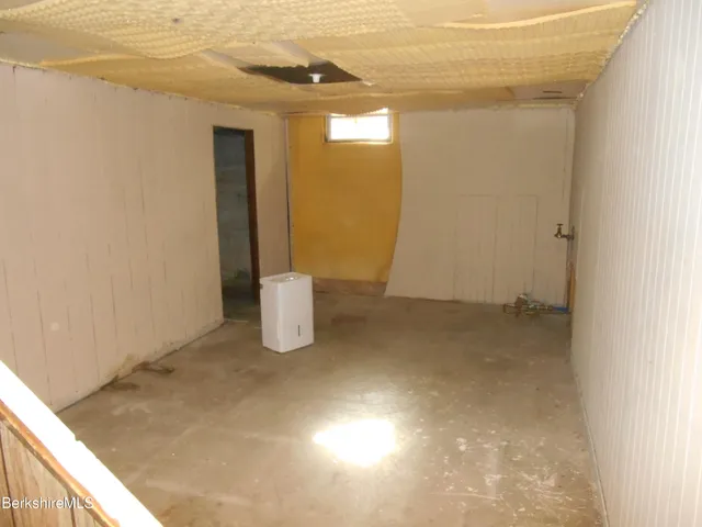 a view of a storage & utility room