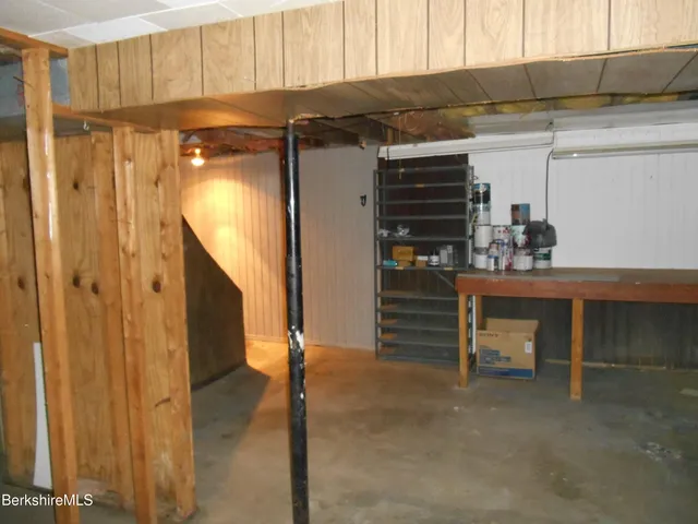 a view of a storage & utility room