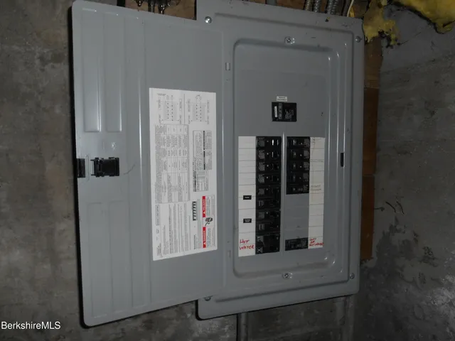 $279,900 | 14 Glassworks Road, Lanesborough, MA 01224