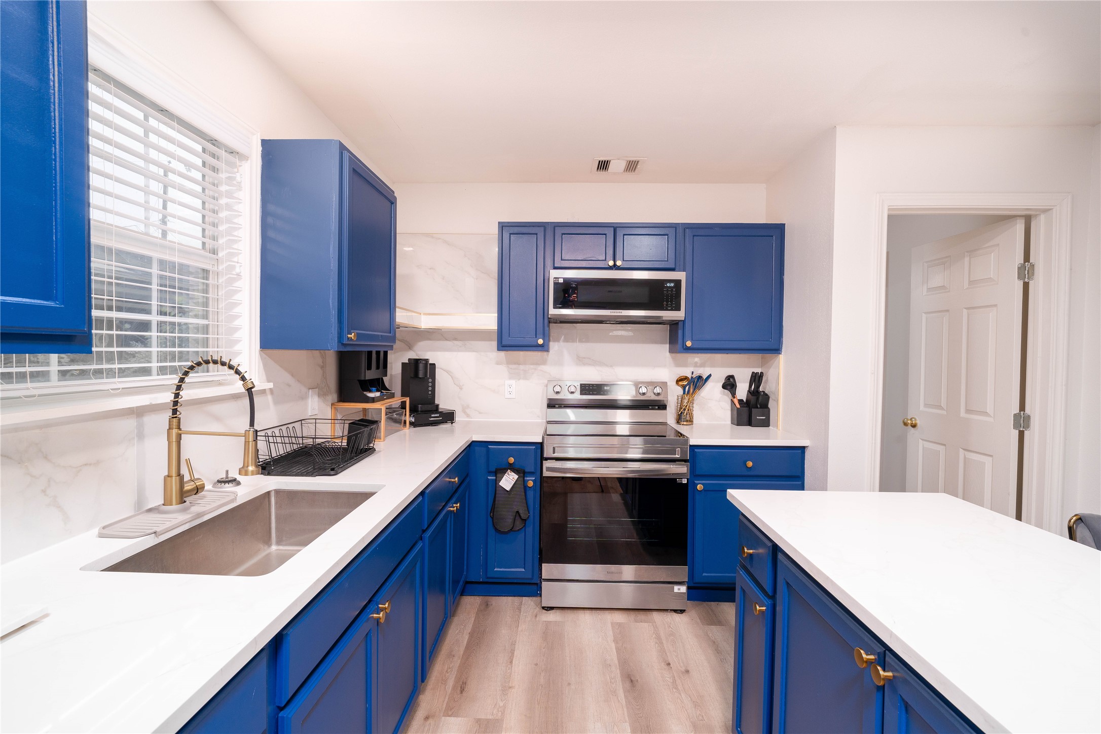 4612 Hershe Street, Unit A Houston, TX 77020 - Photo 2 of 15