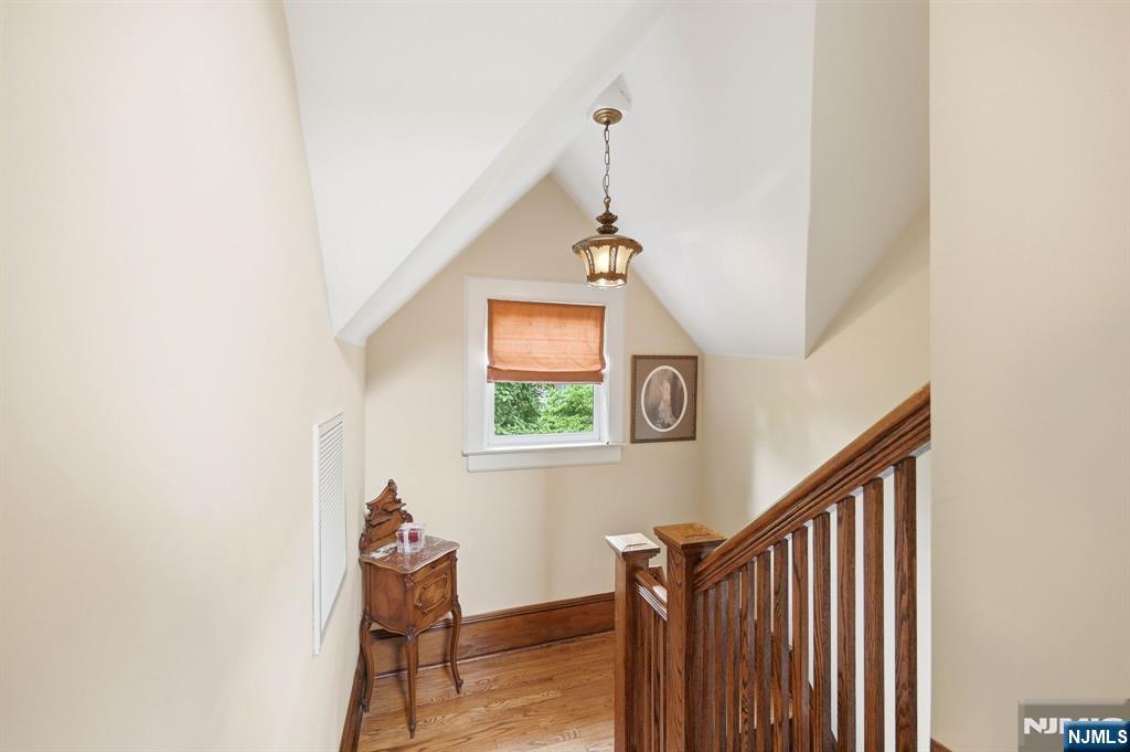 283 Highwood Avenue Ridgewood, NJ 07450 - Photo 25 of 48