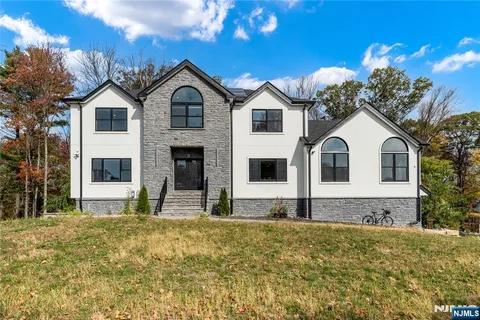 $1,100,000 | 45 Heritage Drive, West Milford, NJ 07480