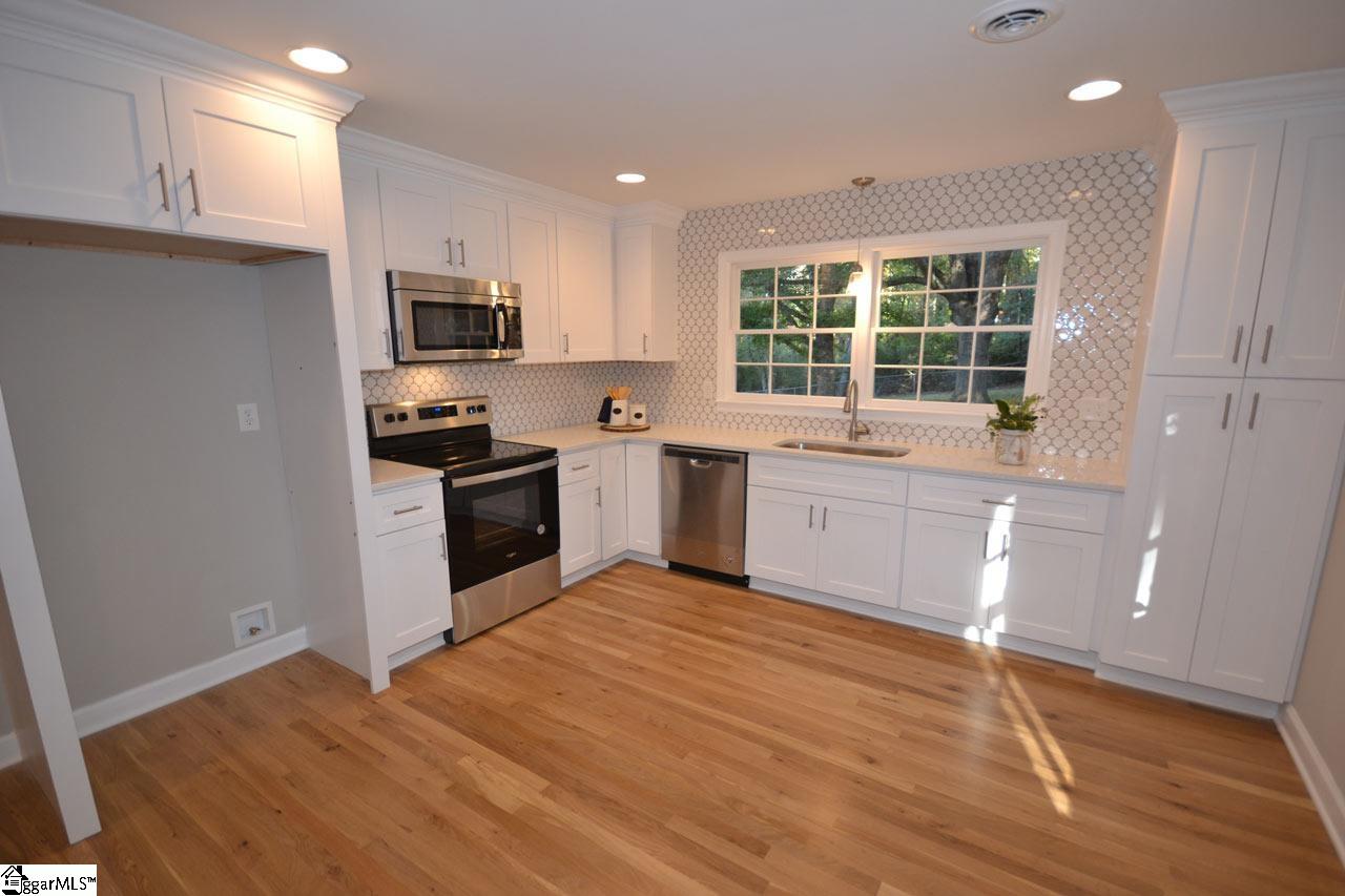 146 North Rutherford Road Greer, SC 29651 - Photo 7 of 23