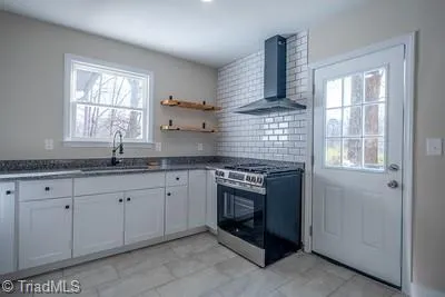 $1,995 | 2005 Queens Court, Greensboro, NC 27408