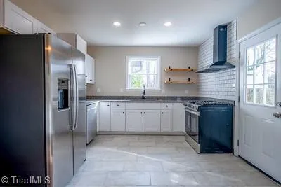 $1,995 | 2005 Queens Court, Greensboro, NC 27408